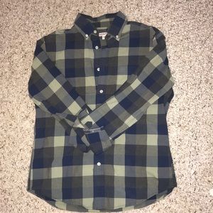Men’s green and blue button down shirt